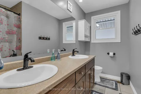 25 Muskoka Dr, Guelph, ON N1E 6E1