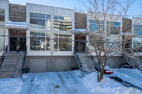 806 High Street, Britannia Heights - Queensway Terrace N and Area, ON K2B 6C4