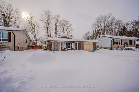 555 Sprucehill Ave, Waterloo, ON N2L 4V8