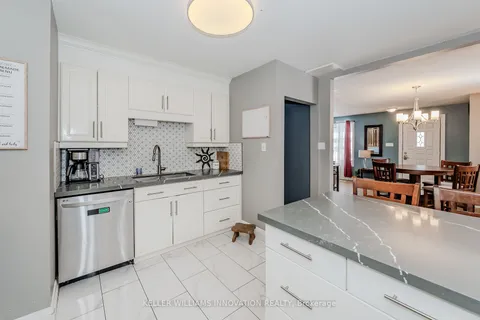 555 Sprucehill Ave, Waterloo, ON N2L 4V8