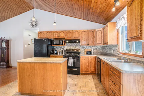 14935 Sandtown Rd, South Stormont, ON K0C 1Y0