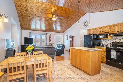 14935 Sandtown Rd, South Stormont, ON K0C 1Y0