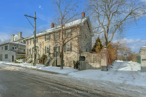 21 Earl St, Kingston, ON K7L 2G4