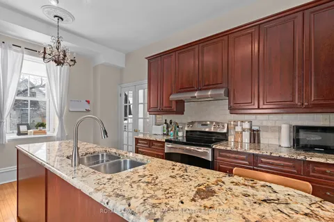 21 Earl St, Kingston, ON K7L 2G4