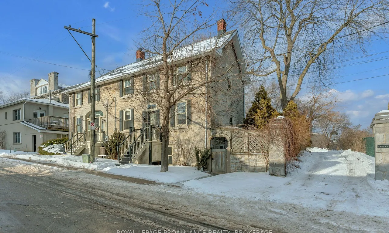 21 Earl St, Kingston, ON K7L 2G4