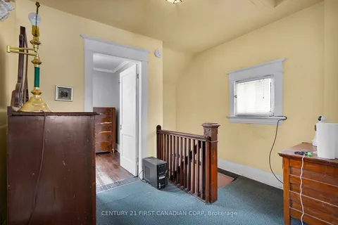 5 Beechwood Pl, London, ON N6C 1H8