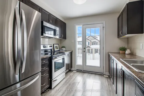 623 Bluegill Ave, Barrhaven, ON K2J 5Y8