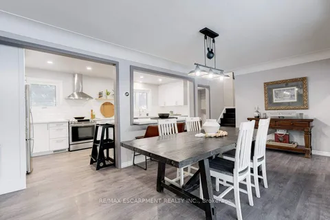 156 Columbia Dr, Hamilton, ON L9C 3Y6