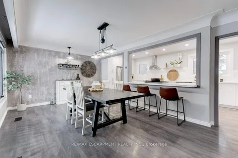 156 Columbia Dr, Hamilton, ON L9C 3Y6