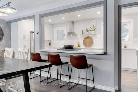 156 Columbia Dr, Hamilton, ON L9C 3Y6