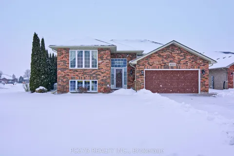 4026 Applewood Drive, Petrolia, ON N0N 1R0