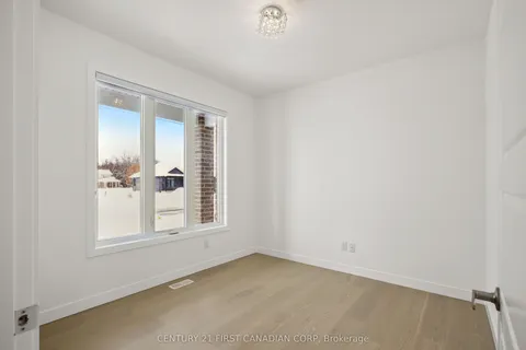 30 Spruce Crescent, North Middlesex, ON N0M 2K0
