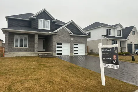 30 Spruce Crescent, North Middlesex, ON N0M 2K0