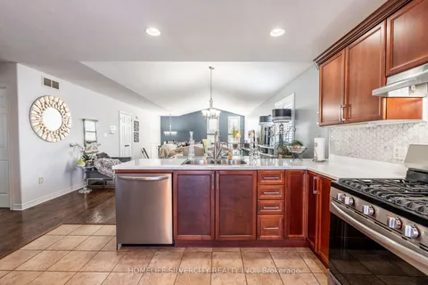 8409 Greenfield Crescent, Niagara Falls, ON L2H 3J8