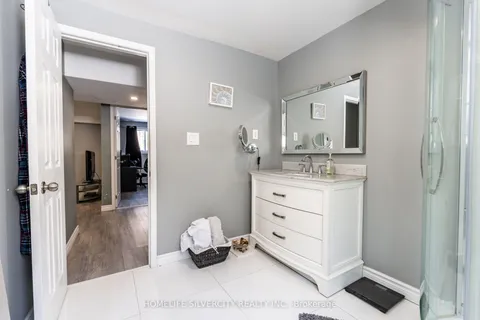 8409 Greenfield Crescent, Niagara Falls, ON L2H 3J8