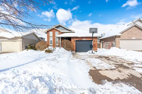 8409 Greenfield Crescent, Niagara Falls, ON L2H 3J8