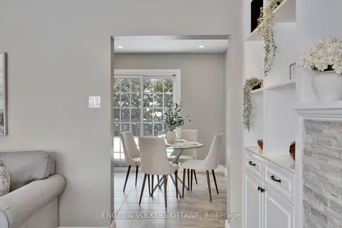 129 Abbeyhill Dr, Kanata, ON K2L 1H4