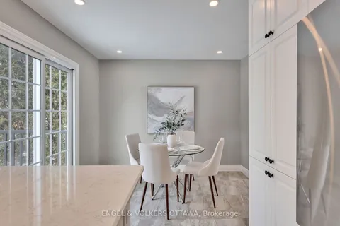 129 Abbeyhill Dr, Kanata, ON K2L 1H4