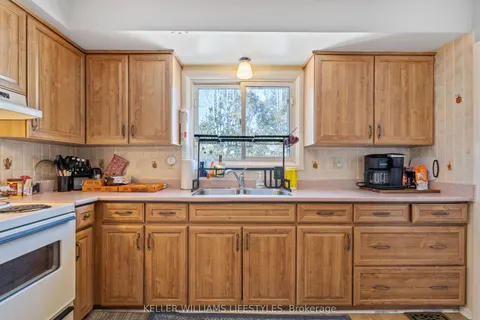 48 HONEYSUCKLE Crescent, ON N5Y 4P4