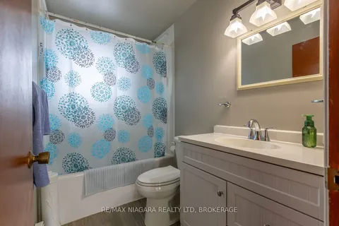 5 Phyllis Street, Fort Erie, ON L2A 3Y1