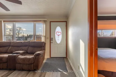 5 Phyllis Street, Fort Erie, ON L2A 3Y1