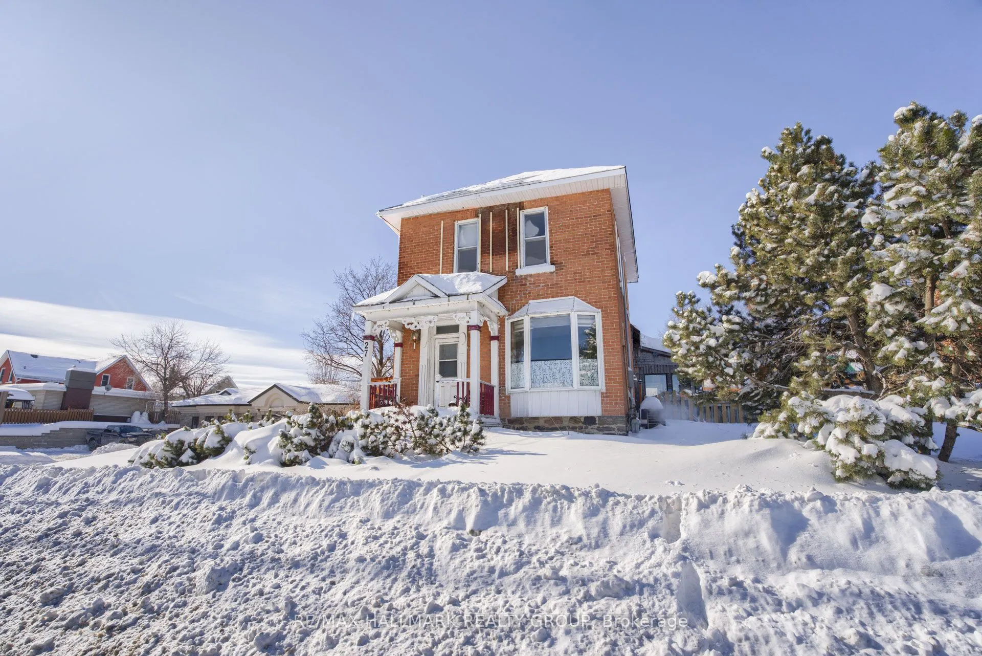 27 Pembroke Street, Whitewater Region, ON K0J 1K0