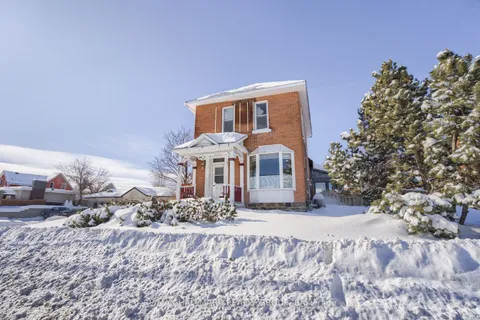 27 Pembroke Street, Whitewater Region, ON K0J 1K0