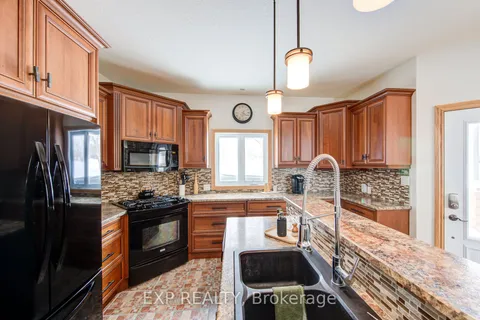 103 Robertson St, Minto, ON N0G 1Z0