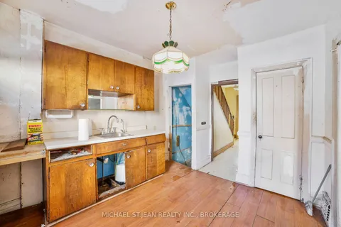 32 Picton St, Hamilton, ON L8L 1E2