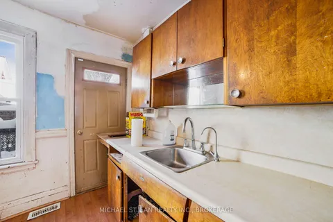32 Picton St, Hamilton, ON L8L 1E2