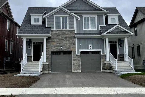 148 Sycamore Street, Blue Mountains, ON L9Y 4E4