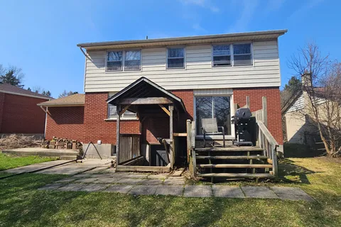 42 Cardill Crescent, Waterloo, ON N2L 3Y6