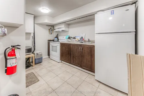 42 Cardill Crescent, Waterloo, ON N2L 3Y6