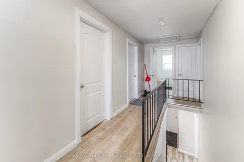42 Cardill Crescent, Waterloo, ON N2L 3Y6