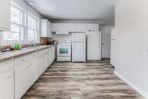 42 Cardill Crescent, Waterloo, ON N2L 3Y6