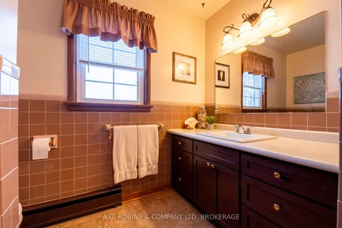 1640 Killaly Street, Port Colborne, ON L3K 5V3