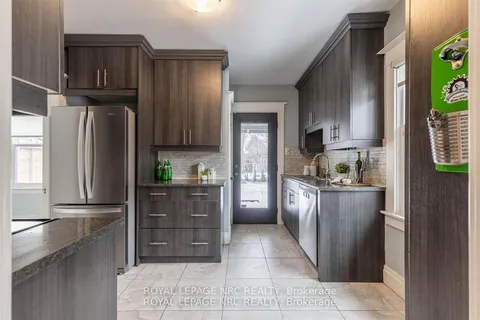 54 Downing Street, St. Catharines, ON L2R 4S3