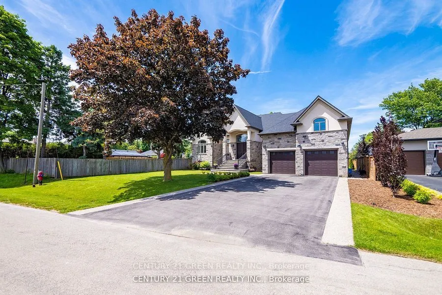 679 Hiawatha Boulevard, Hamilton, ON L9G 3A6