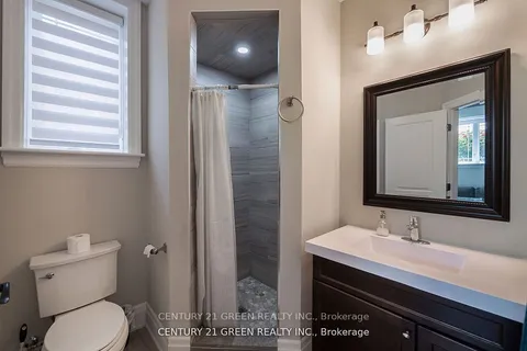 679 Hiawatha Boulevard, Hamilton, ON L9G 3A6