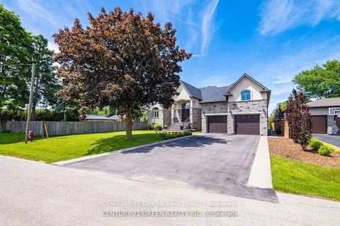 679 Hiawatha Boulevard, Hamilton, ON L9G 3A6