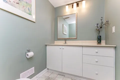 29 Mulvagh Avenue, Cityview - Parkwoods Hills - Rideau Shore, ON K2E 6M8