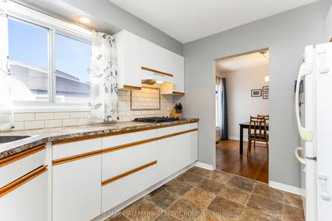 29 Mulvagh Avenue, Cityview - Parkwoods Hills - Rideau Shore, ON K2E 6M8