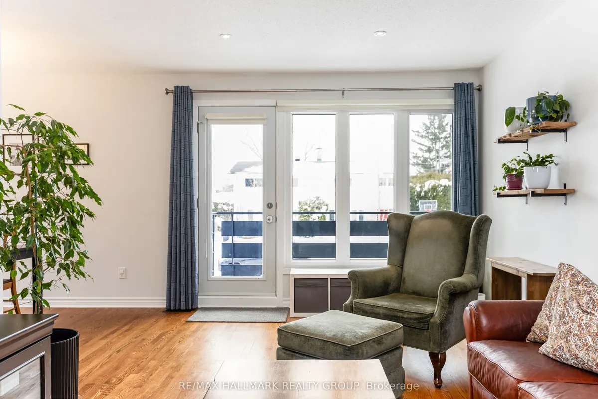 29 Mulvagh Avenue, ON K2E 6M8