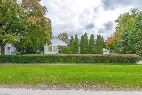 4270 Chippawa Parkway, Niagara Falls, ON L2G 6E7