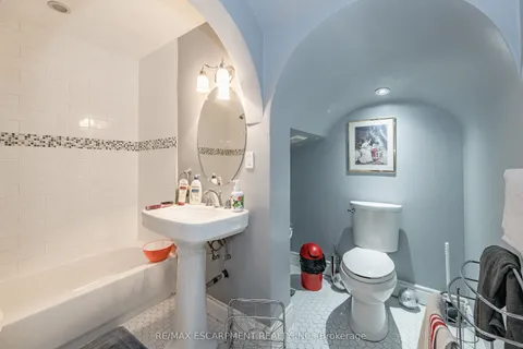 153 Brant Avenue, Brantford, ON N3T 3H6