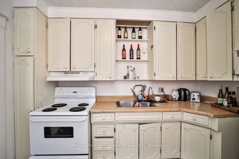 1105 King Street, Hamilton, ON L8S 1L8