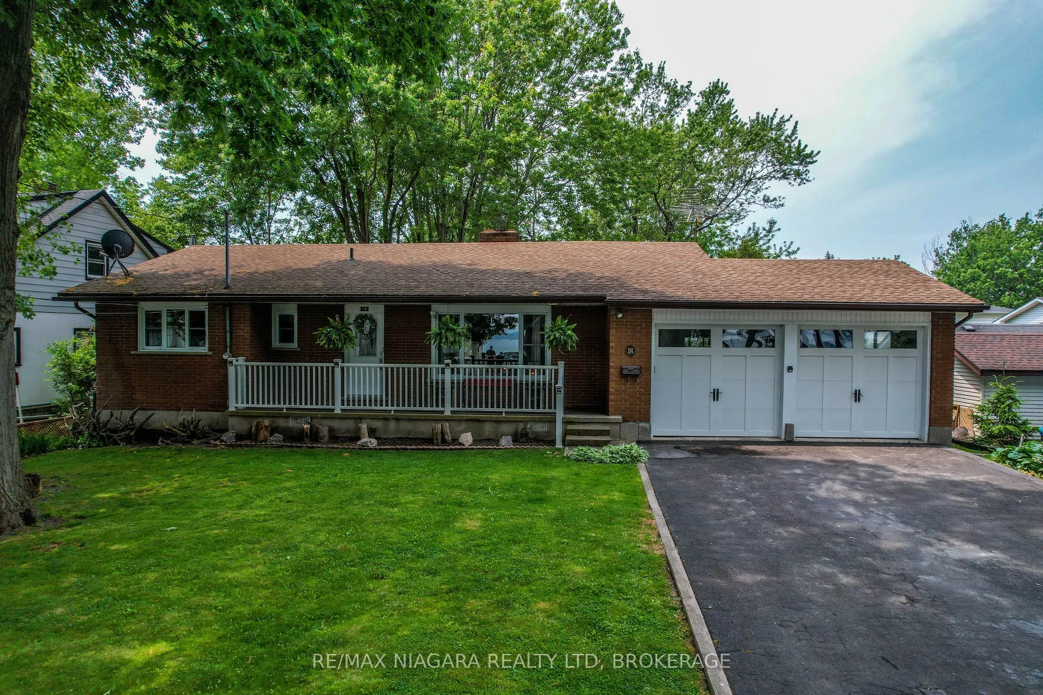 18 Oakridge Crescent, Port Colborne, ON L3K 2T4