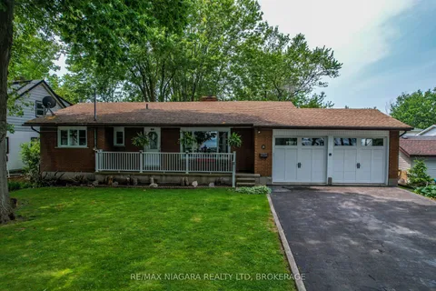 18 Oakridge Crescent, Port Colborne, ON L3K 2T4