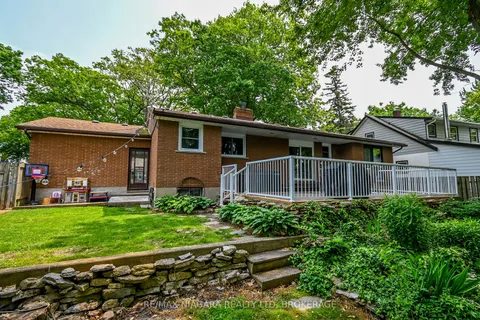 18 Oakridge Crescent, Port Colborne, ON L3K 2T4