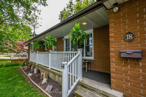 18 Oakridge Crescent, Port Colborne, ON L3K 2T4